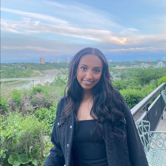 Meet your Posher, Sarah - Picture 1 of 1